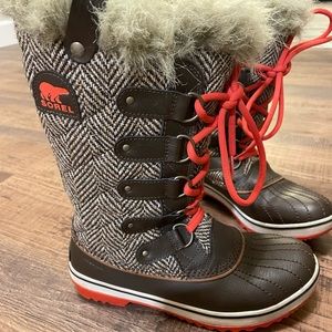 Sorel Joan Of Arctic size 8 waterproof boot.